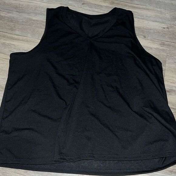 Shein curve tank - Picture 1 of 1